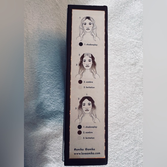 Amika Strobe Contour Kit NWT - Picture 2 of 3
